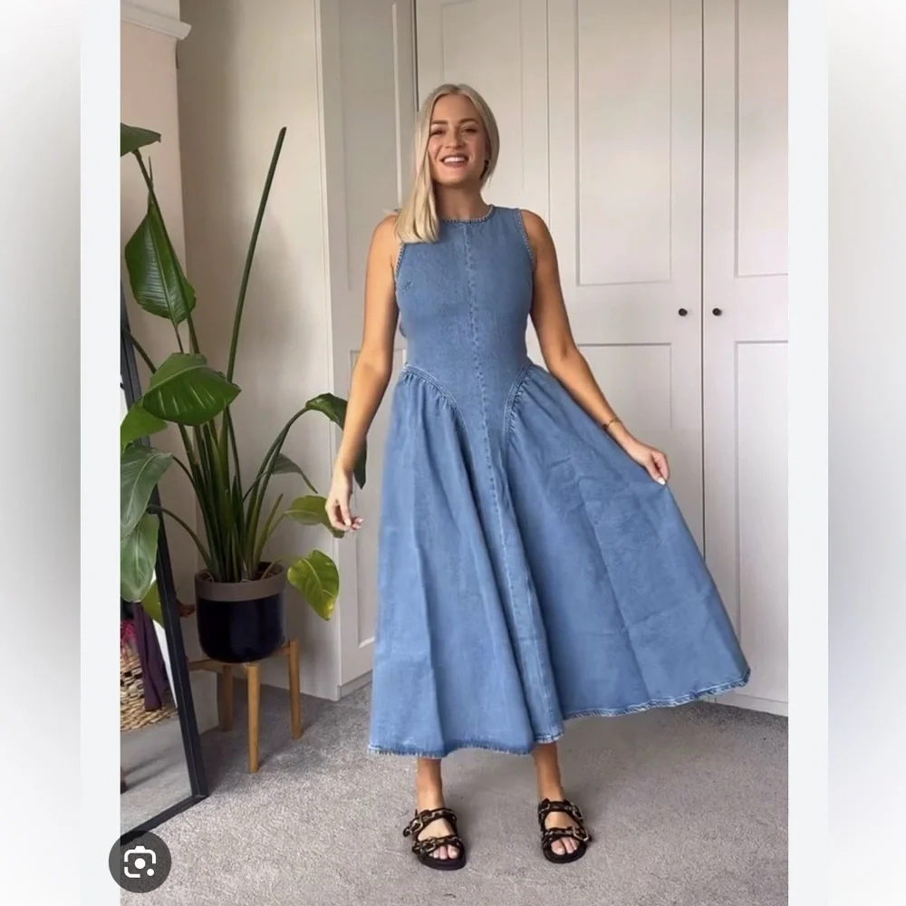 H&M OPEN-BACK DENIM DRESS - Picture 2 of 3
